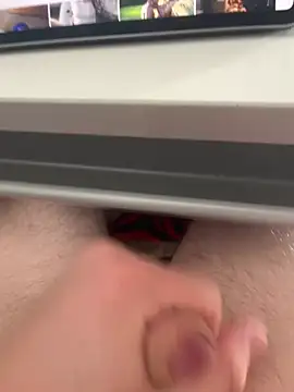hannes256102 online show from May 29, 3:33 pm