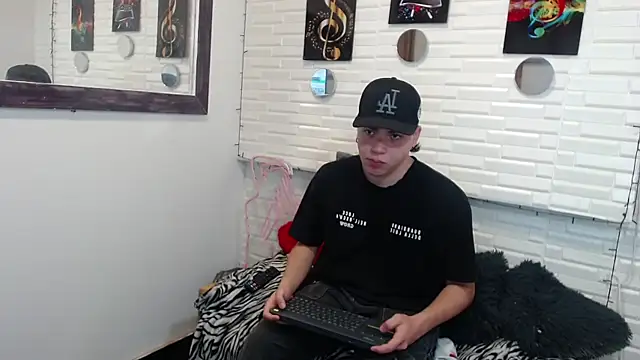 Dylan fooxx online show from December 15, 7:33 pm