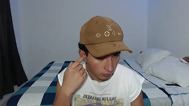 Dave hot1 online show from December 14, 8:49 pm