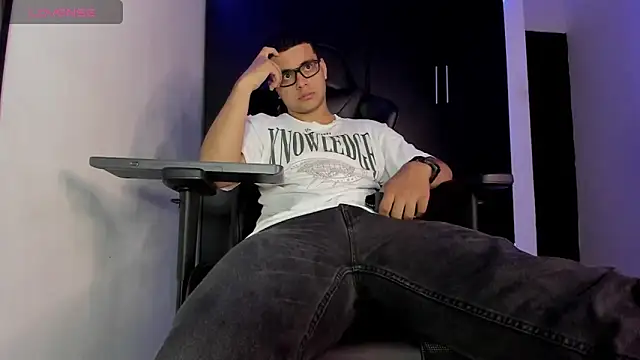 Liam Mateo online show from March 20, 1:09 am