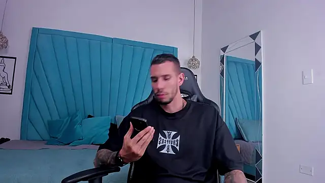 J king   online show from March 24, 1:33 am