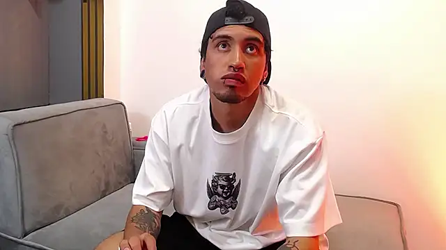 ChrisLyonss online show from December 15, 8:39 pm