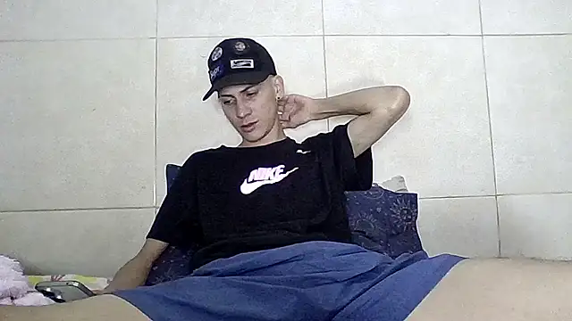 sam hotttt  online show from December 19, 4:42 am