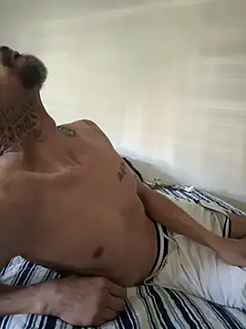 faces818 online show from April 15, 10:43 pm