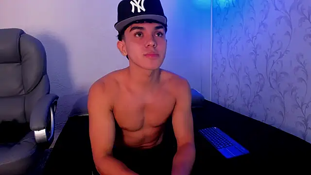  TaylorBlack online show from December 18, 11:50 am