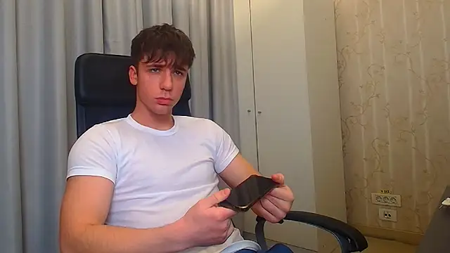 KellenWest online show from December 20, 5:14 am