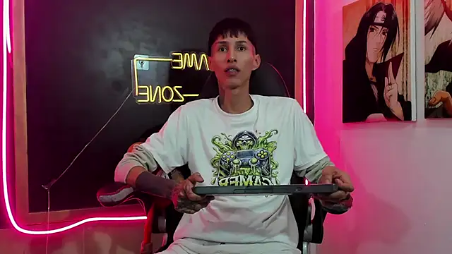 Daniel Deluc77 online show from December 18, 12:23 pm