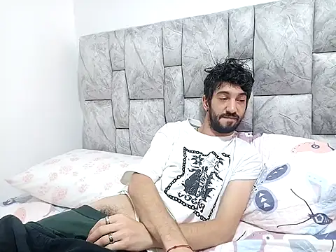 LatinLustAndFrenchKiss online show from December 17, 5:19 pm