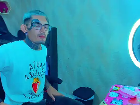 Boy tatto77 online show from January 12, 5:39 pm