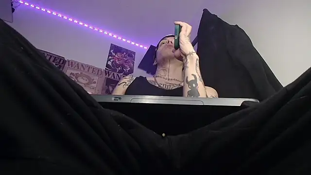 Anhony Muscle online show from February 16, 7:45 pm