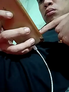 ConChimNhonho0 online show from February 4, 9:21 pm