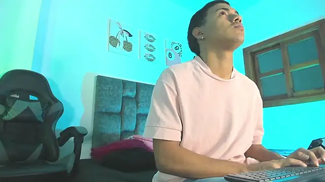 Liamsubtle01 online show from April 9, 11:05 am