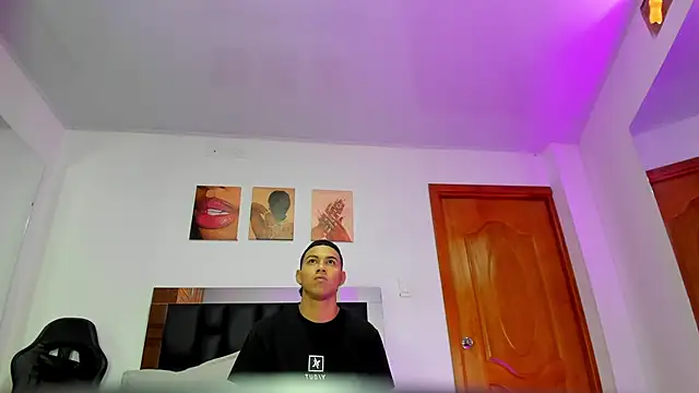 Liamsubtle01 online show from May 18, 4:00 pm
