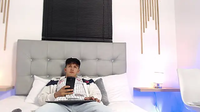 johnny blake  online show from February 6, 4:42 am