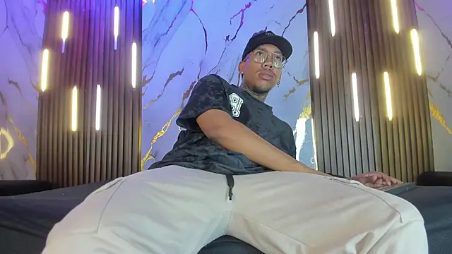 ThiagoBerry online show from February 2, 11:07 am