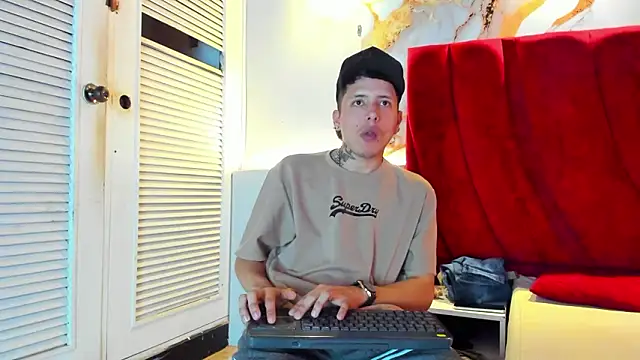 ESTEBAN 2102 online show from January 13, 7:40 pm