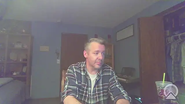 chrisw8140 online show from April 3, 5:37 am