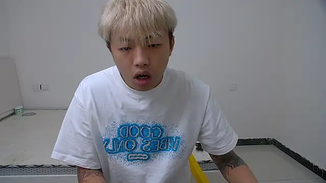 Chocolates-001 online show from April 4, 4:09 am