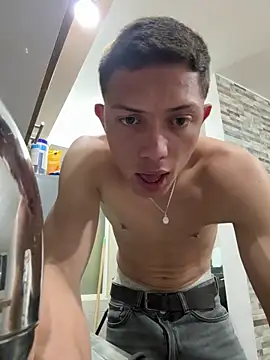 santiObrero online show from April 8, 1:06 am