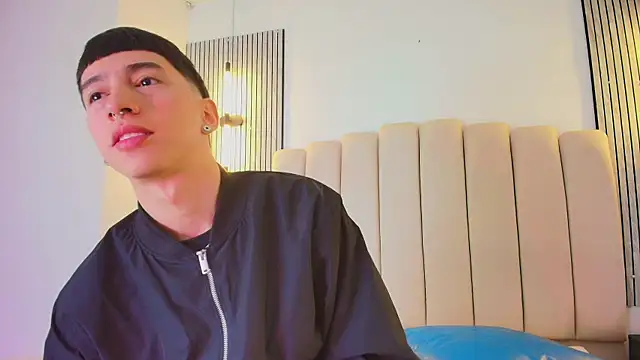 lian cameron online show from April 10, 3:46 am