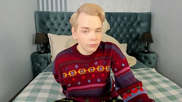 Je Salvatore online show from February 2, 7:51 am