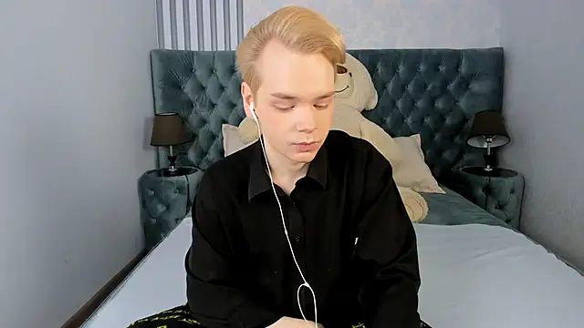 Je Salvatore online show from February 4, 7:47 am