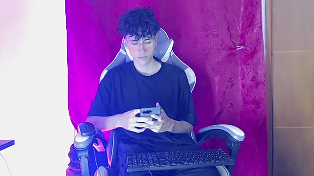 Johnny cagee  online show from February 18, 1:15 am