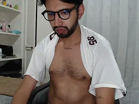 thomass1018 online show from April 14, 2:33 am