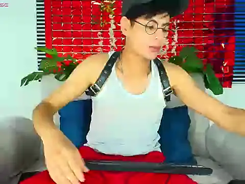 ThiiagoSaeenz online show from February 17, 2:49 pm