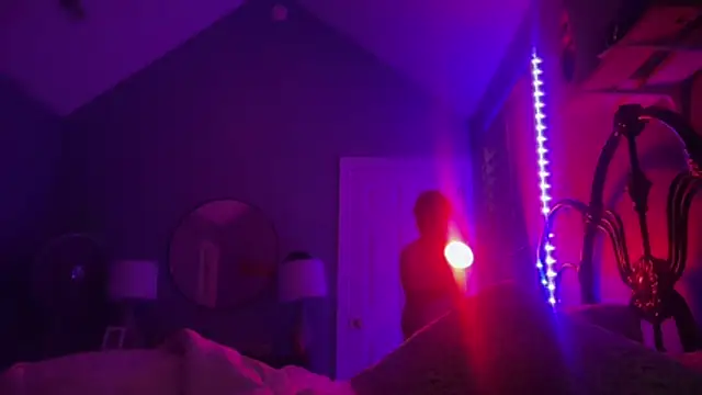 TrndSettr online show from April 8, 11:24 pm