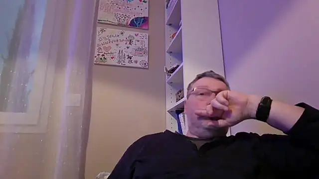 doudou310 online show from February 20, 6:26 am