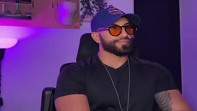 SamDornan51 online show from March 31, 2:35 am