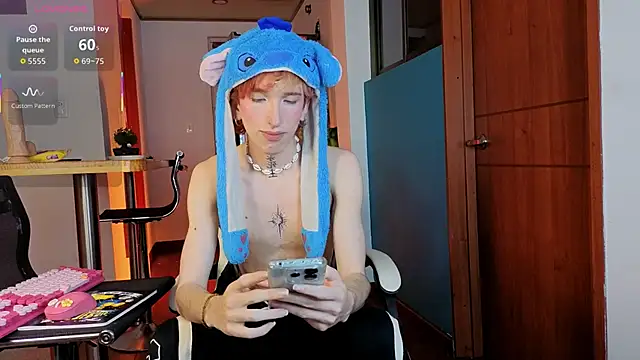 golden twink  online show from February 5, 5:58 am