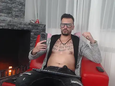 RyanxCole online show from February 20, 1:24 pm