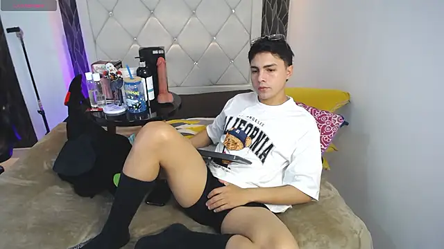 Samu Hott online show from March 19, 8:45 pm