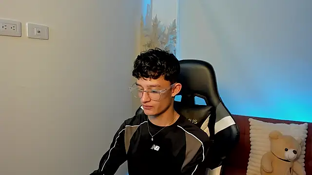 Patrick Howland  online show from March 5, 3:47 am