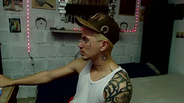 paul-mendezx online show from February 18, 6:05 pm