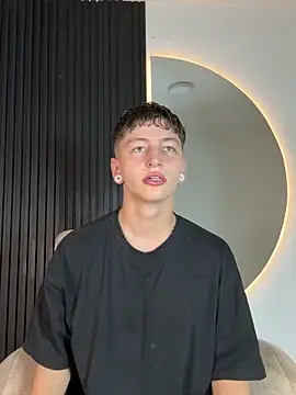 ARON LUXX online show from February 19, 3:14 am