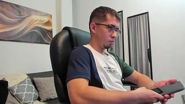 Tommas Jhonson online show from March 18, 3:53 am