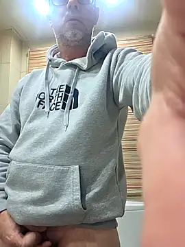 pareja47 online show from February 6, 8:06 pm