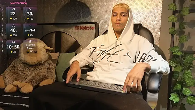 ItsZairen online show from March 8, 5:11 am