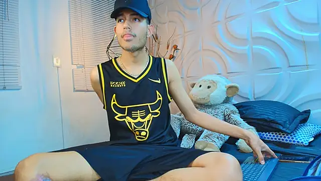 ItsZairen online show from April 17, 4:26 am