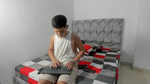 maykyboyx online show from March 3, 11:22 pm