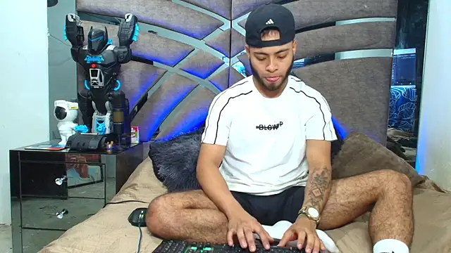 Xanderstone00 online show from June 16, 5:43 am