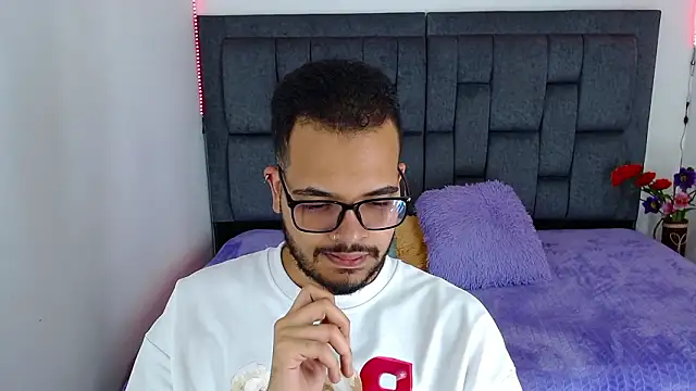 J black  online show from February 10, 9:52 pm