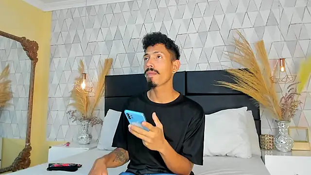 NoaahTylor online show from March 23, 8:15 pm