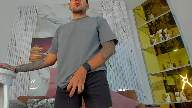 Hassan GoldDick online show from February 23, 4:30 pm