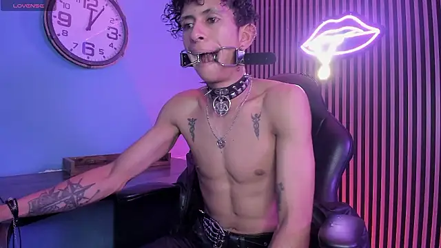 Maximoking26 online show from March 13, 5:26 am