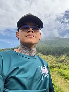 Maxtor  online show from February 28, 1:21 pm