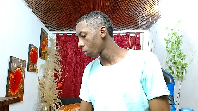 milo018 online show from March 7, 9:45 pm